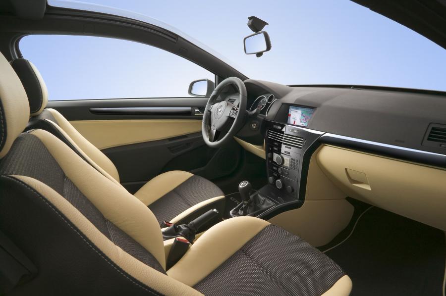  Opel Astra GTC 2005 года  (фото 121 из 212)